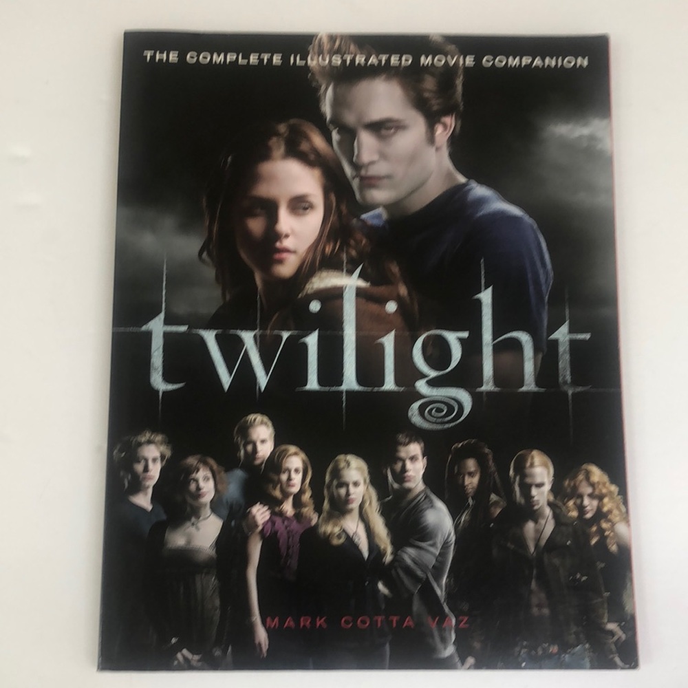 Twilight Illustrated Movie Companion Book